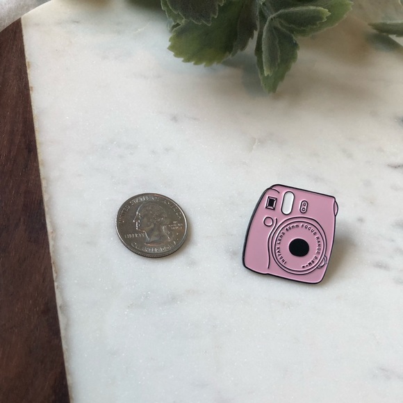 Vintage Camera Enamel Pin - Picture 2 of 4